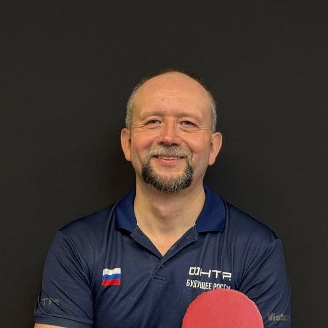 Тренер по настольному теннису Дмитрий Владимирович в клубе «На Столе»